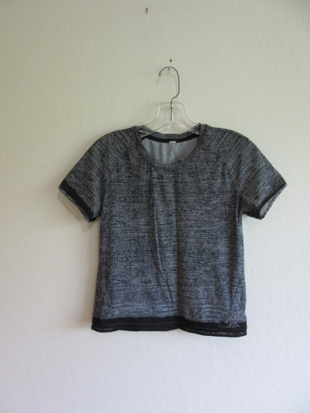 LULULEMON Black 6 Pullover Short Sleeve Top